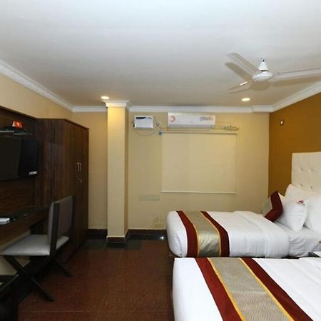 Hotel Titanium Tower Chennai Exterior photo