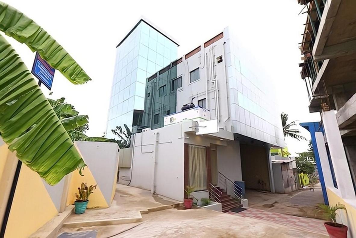 Hotel Titanium Tower Chennai Exterior photo