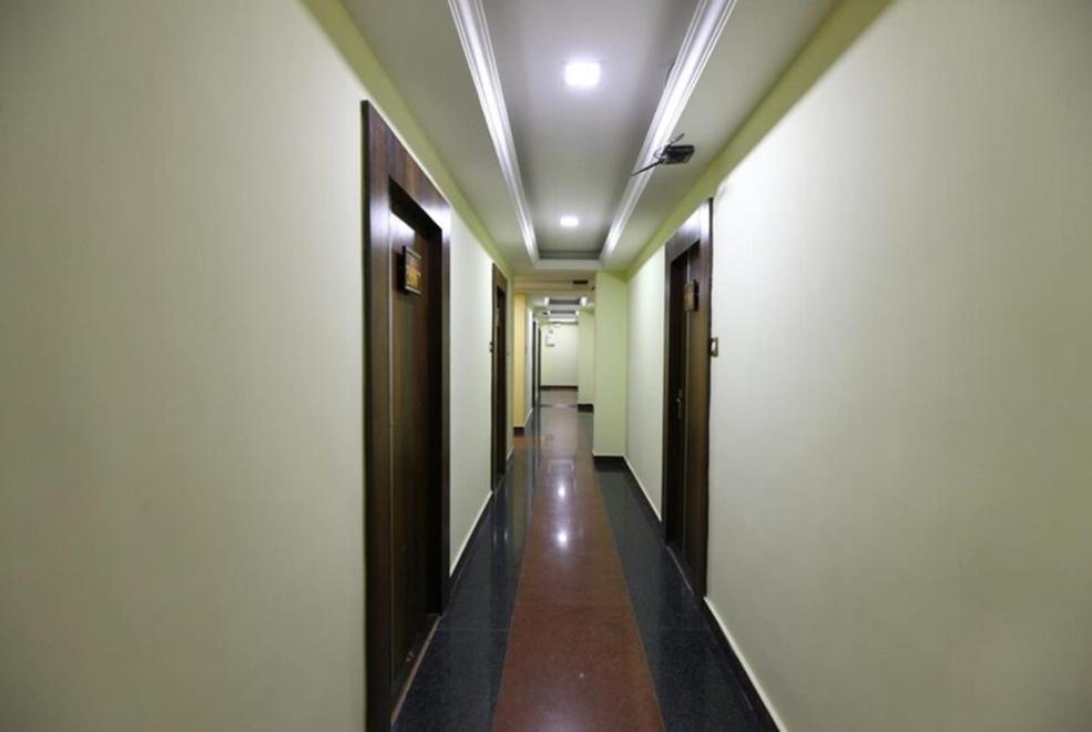 Hotel Titanium Tower Chennai Exterior photo