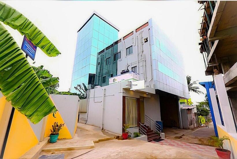 Hotel Titanium Tower Chennai Exterior photo