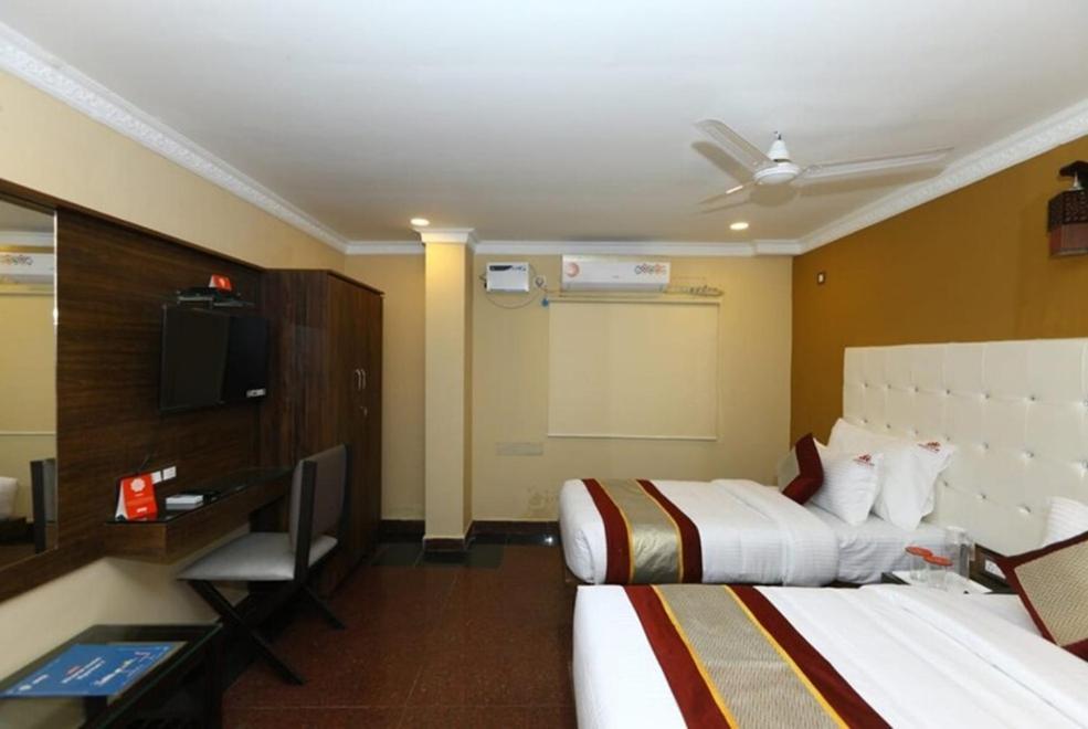 Hotel Titanium Tower Chennai Exterior photo